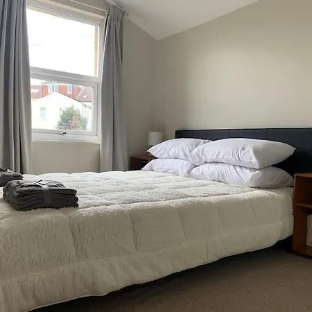 2 Bed Flat. Free Parking *