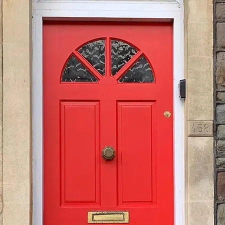 2 Bed Flat. Free Parking Apartment Bristol