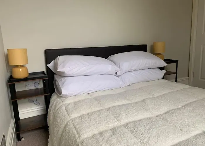 2 Bed Flat. Free Parking * Бристоль