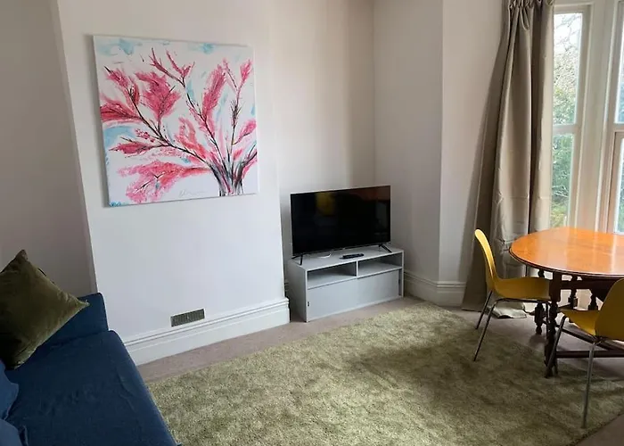 2 Bed Flat. Free Parking Апартаменты *