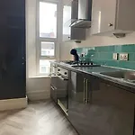 2 Bed Flat. Free Parking Bristol